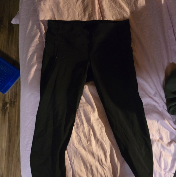 Lululemon - Picture 2 of 4